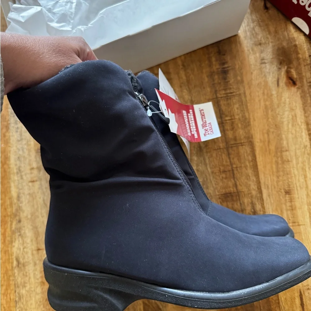Toe Warmers Canada Women's Michelle Black mid zip waterproof Winter Boots 7.5